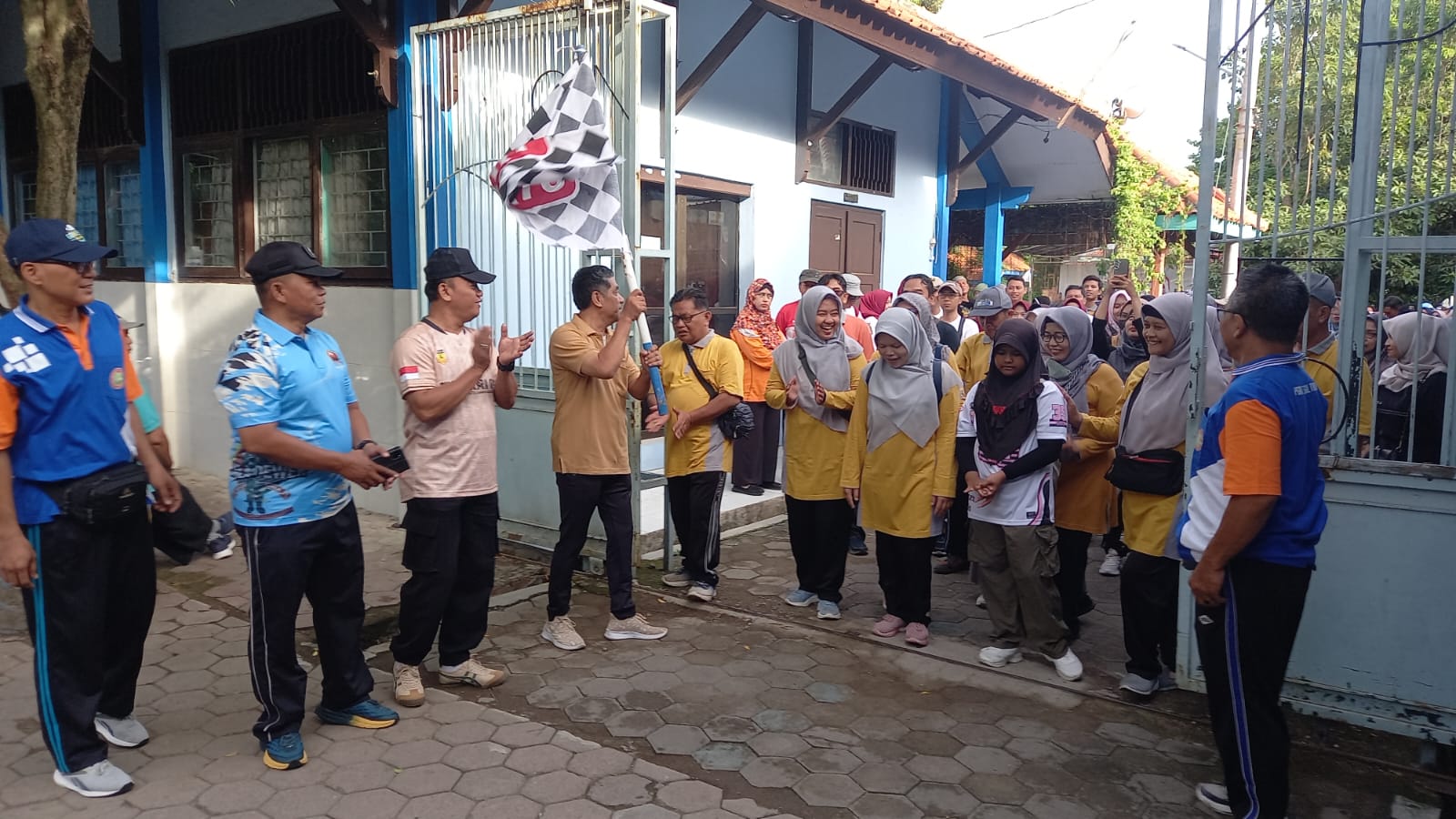 PGRI Tegal Timur Kota Tegal Afaky Jalan Sehat dan Berbagai Lomba
