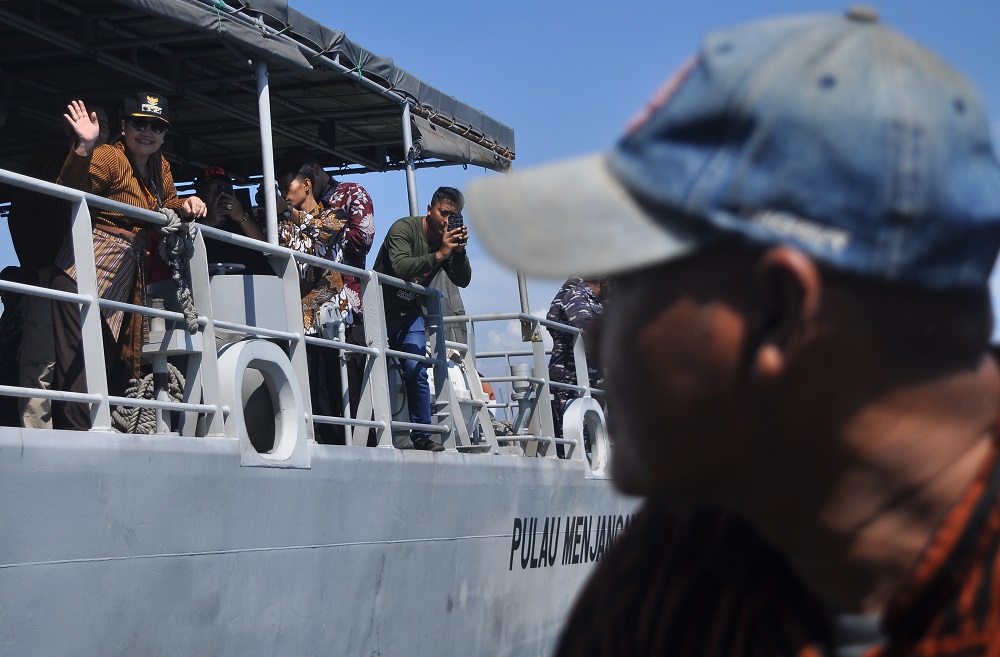 Tradisi Sedekah Laut Tambaklorok, Wali Kota Semarang Larung Sesaji Kepala Kerbau dari Kapal Militer AL  