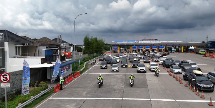 One-way Lokal KM 459 Gerbang Tol Salatiga Hingga KM 419 Gerbang Tol Banyumanik