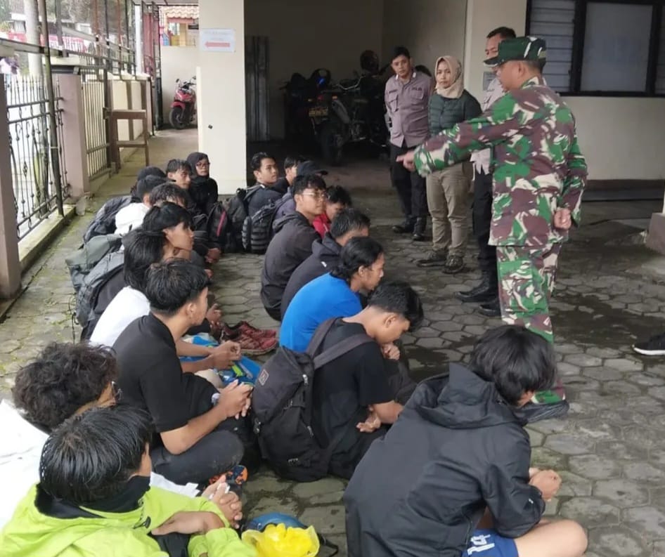 Nekat Daki Gunung Merapi Saat Siaga III, 20 Pendaki Ilegal Diamankan