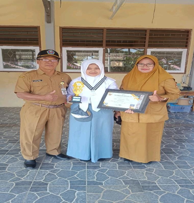 Siswi SMA Negeri 1 Bojong Kabupaten Tegal Juara Menulis Cerpen Pesta Sastra Nasional 