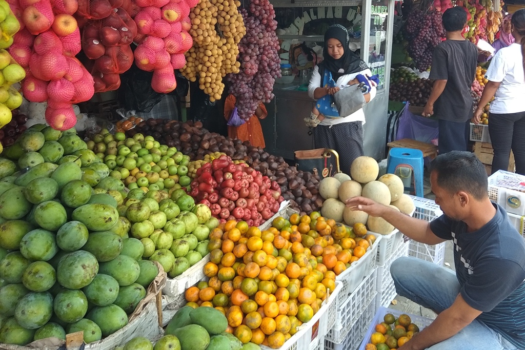 Kemarau Jadi Berkah Bagi Pedagang Buah, Begini Ceritanya