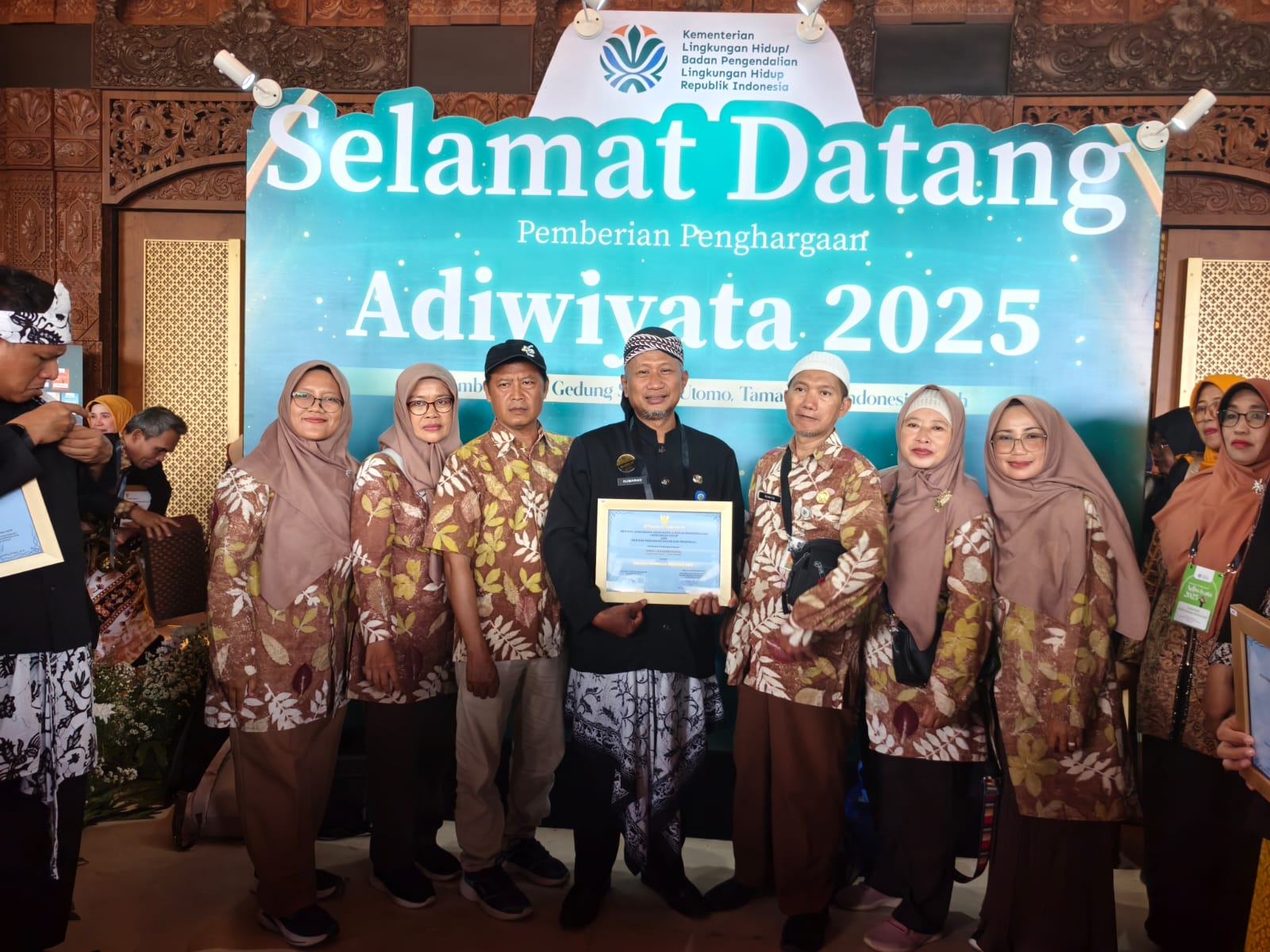 SMP N 1 Pagerbarang Tegal Raih Penghargaan Sekolah Adiwiyata Nasional