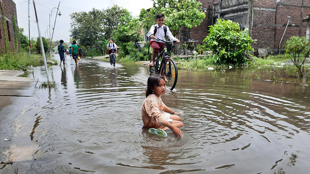 Hampir Satu Pekan, Warga RW 8 Kudu Genuk Terendam Banjir