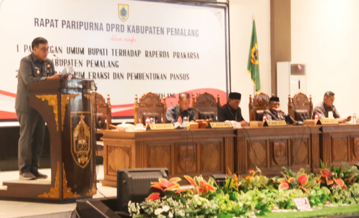 DPRD Kabupaten Pemalang Rapat Paripurna Penyampaian Pandangan Umum Bupati dan Fraksi Terhadap Raperda 2025