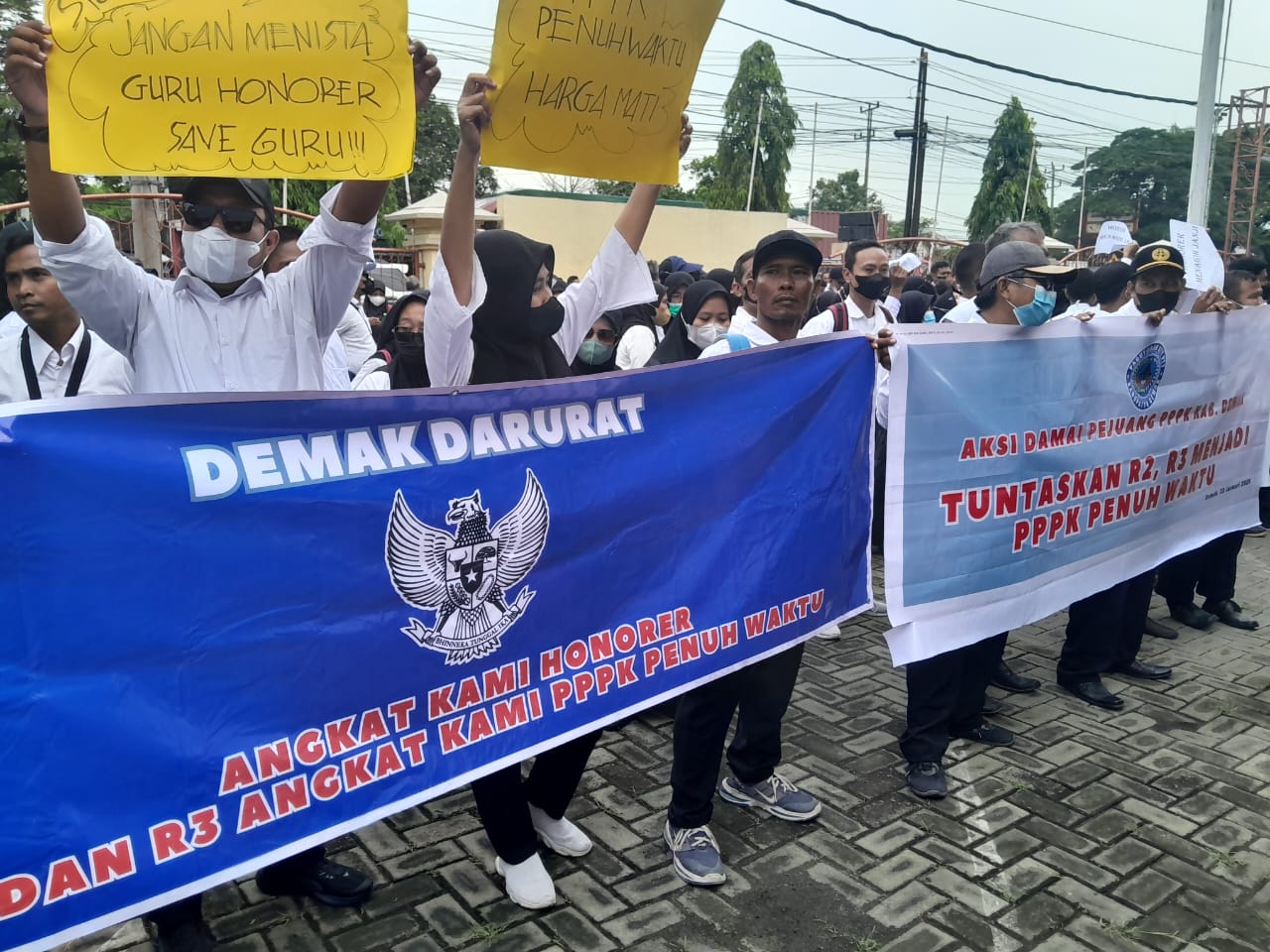 Ratusan Guru Honorer R2-R3 Aksi Demak Tuntut Kehidupan Layak 