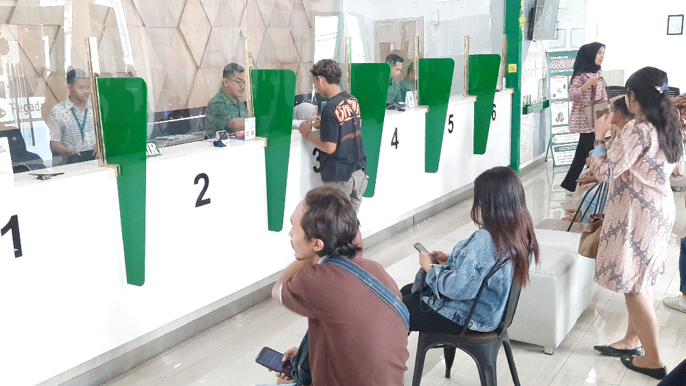 Gadai di Semarang Naik Tajam Jelang Lebaran, Warga Ramai Tebus Perhiasan