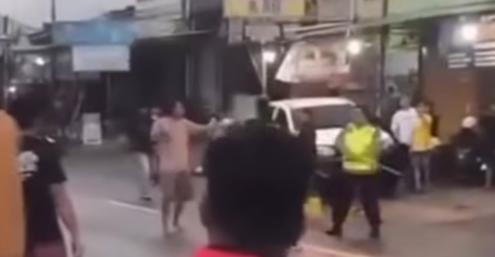 Ngamuk Sambil Ayunkan Sajam, ODGJ Buat Macet Jalan Raya Bawen-Ambarawa