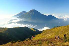 Asal Usul dan Misteri Gunung Prau yang Harus Kalian Ketahui, Salah Satunya Disebut Gunung Mayit!