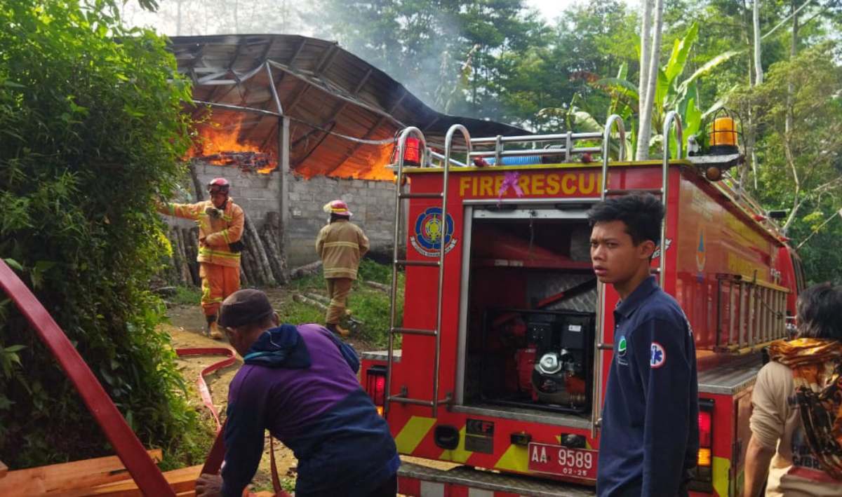 Pabrik Kayu di Wonosobo Terbakar, Kerugian Ditaksir Capai Rp1 Miliar