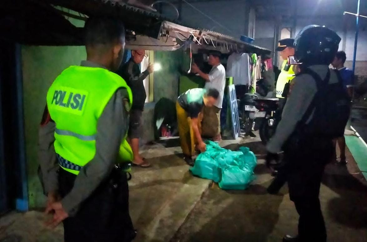 Kos di Sayung Jadi Tempat Penyimpanan Arak, Polisi Amankan 354 Botol