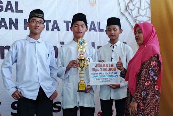 ‎3 Siswa SMP Muhammadiyah 3 Kota Tegal Sabet Juara III Cerdas Cermat Mapsi 2025 ‎