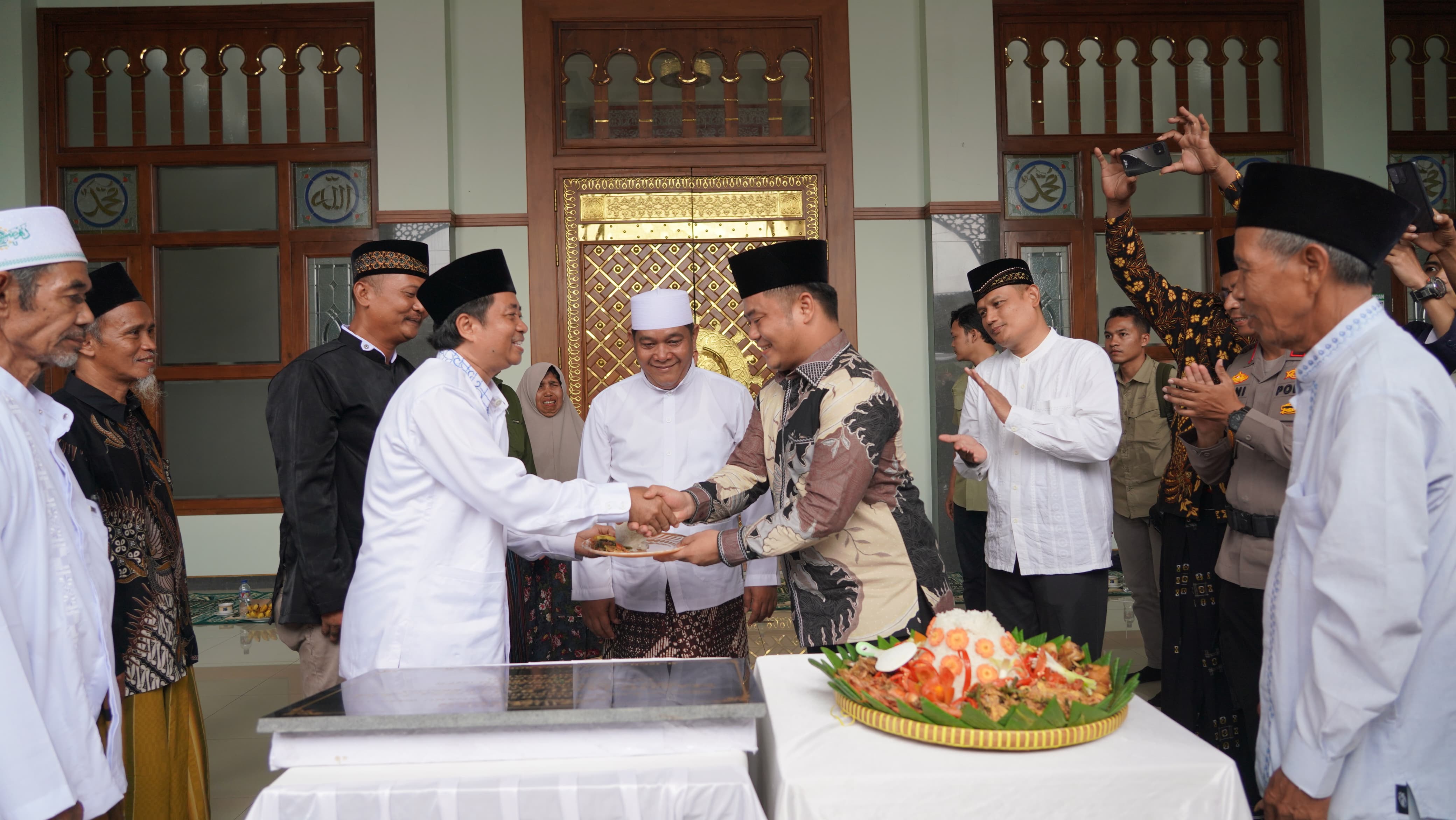 Warga Desa Maribaya Kabupaten Tergal Patungan Bangun Masjid Rp6,5 Miliar