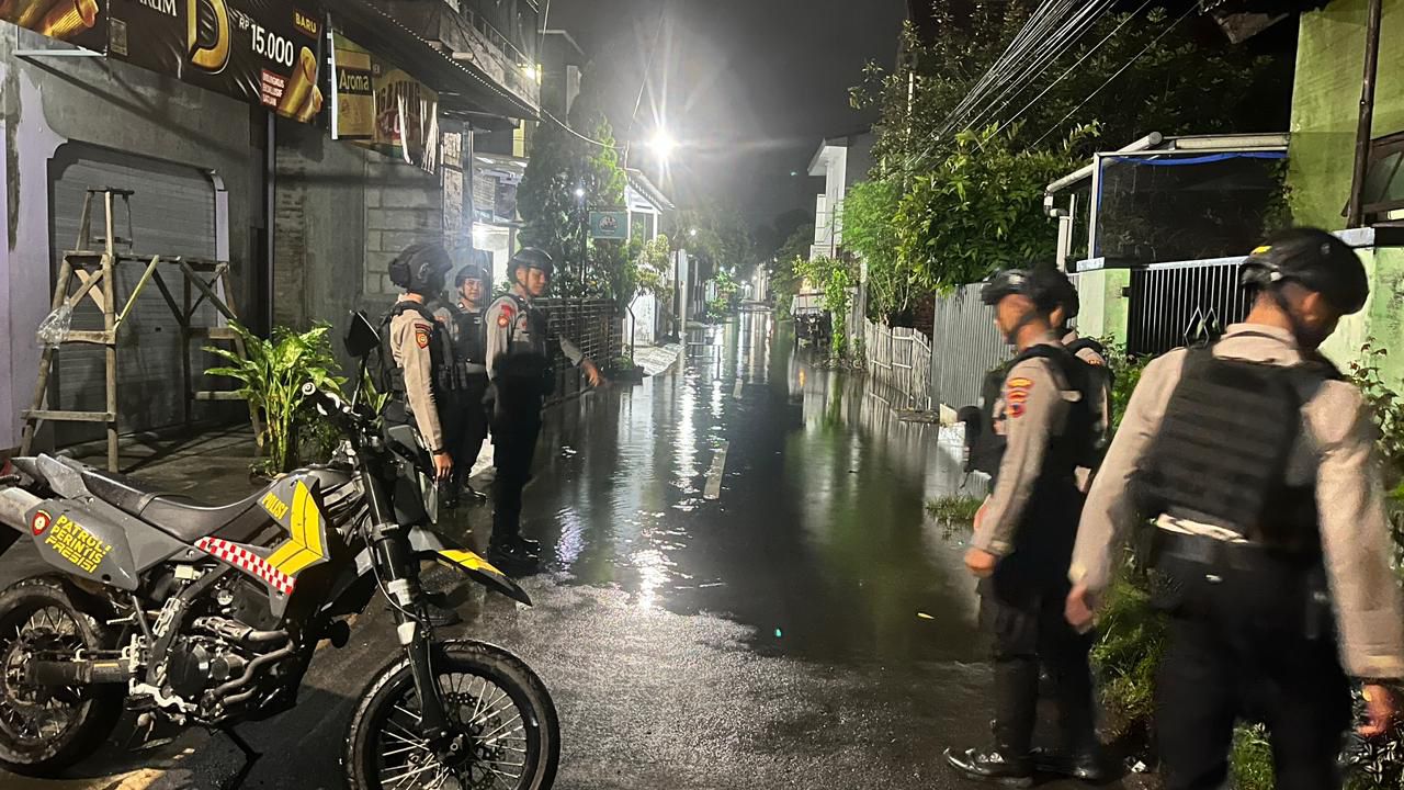 Ditinggal Mengungsi Warga, Polres Kudus Patroli Kampung Terdampak Banjir
