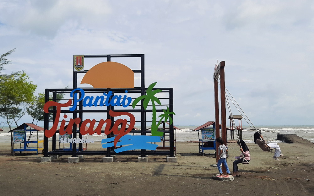 Pantai Maron Mulai Ditinggalkan, Wisatawan Beralih ke Pantai Tirang Semarang 