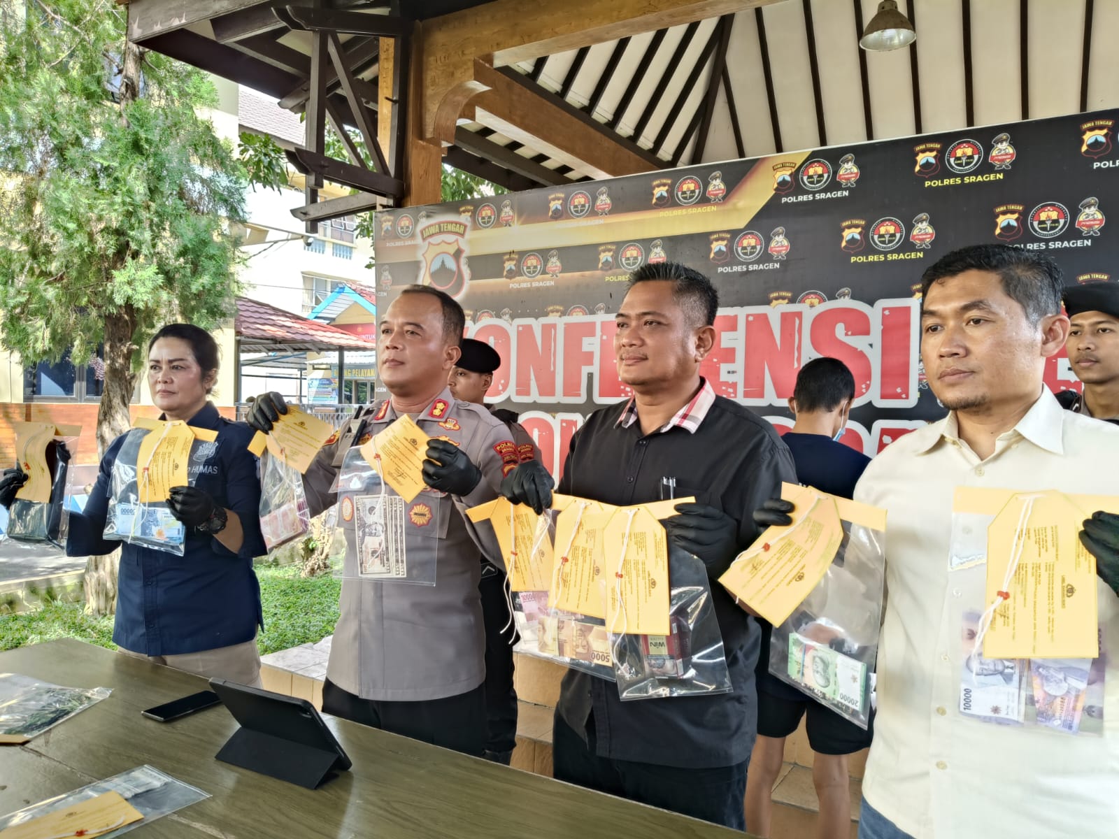 Sindikat Amatiran Uang Palsu, Polres Sragen Amankan Tiga Pelaku