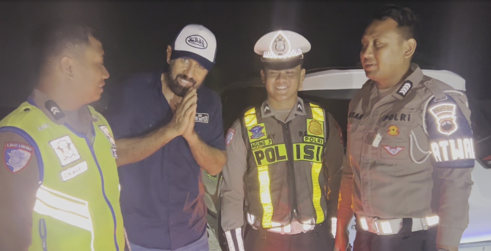 WNA Irak Pecah Ban di Jalan Tol, Layanan Darurat PAMAPTA 110 Sigap Bantu