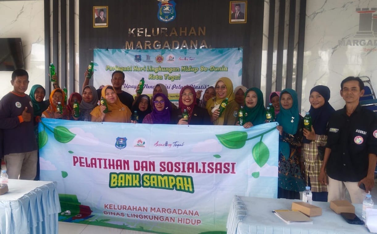 Kelurahan Margadana Kota Tegal Bentuk Bank Sampah Tingkat RW