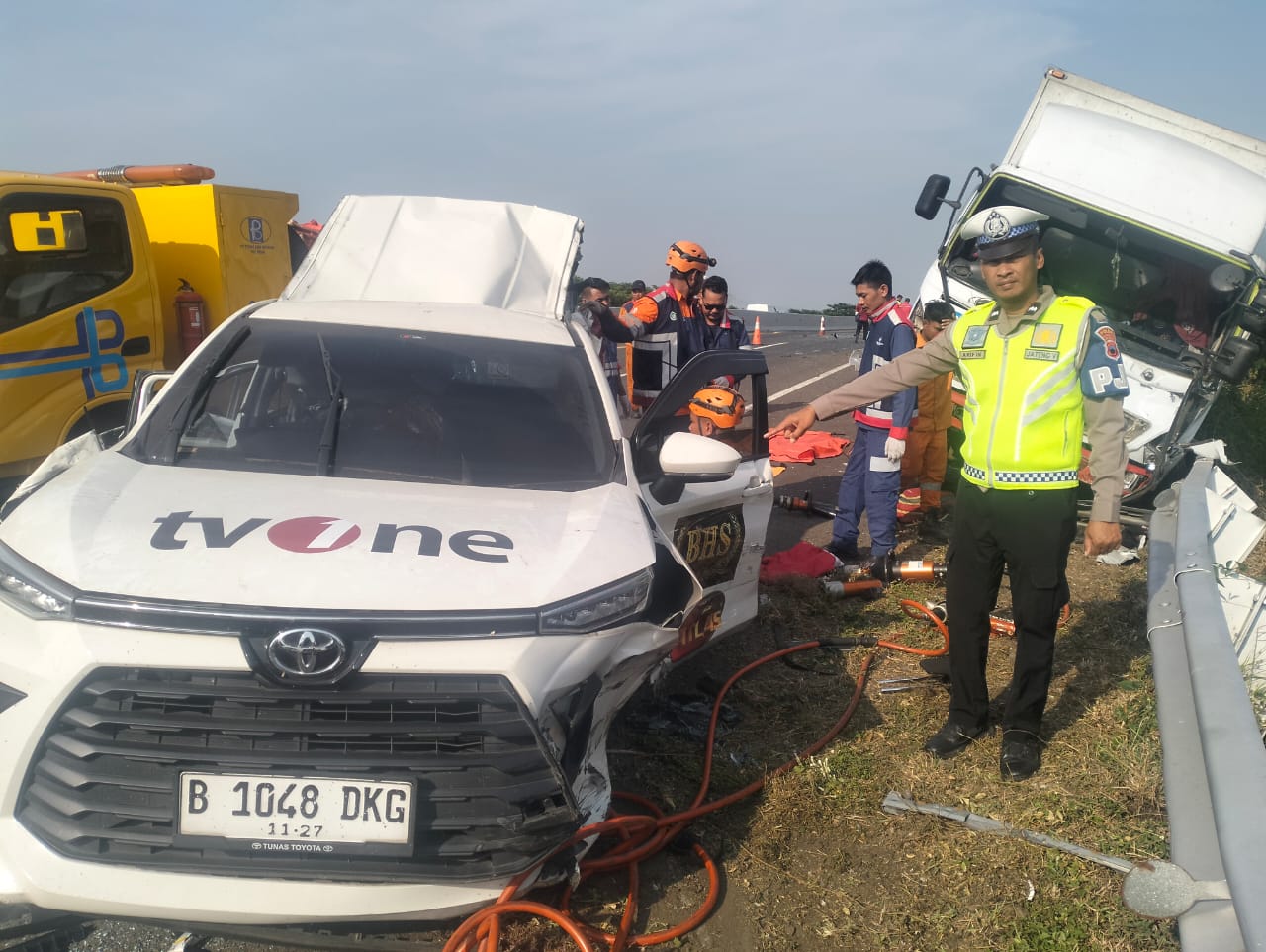 BREAKING NEWS: Mobil TV One Kecelakaan di Tol Pemalang, Tiga Meninggal Dunia