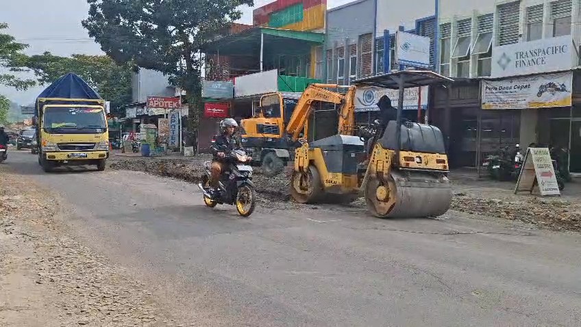 Jalan Semarang Barat Rusak Parah, DPU Bongkar Total Aspal dan Soroti Truk Overload