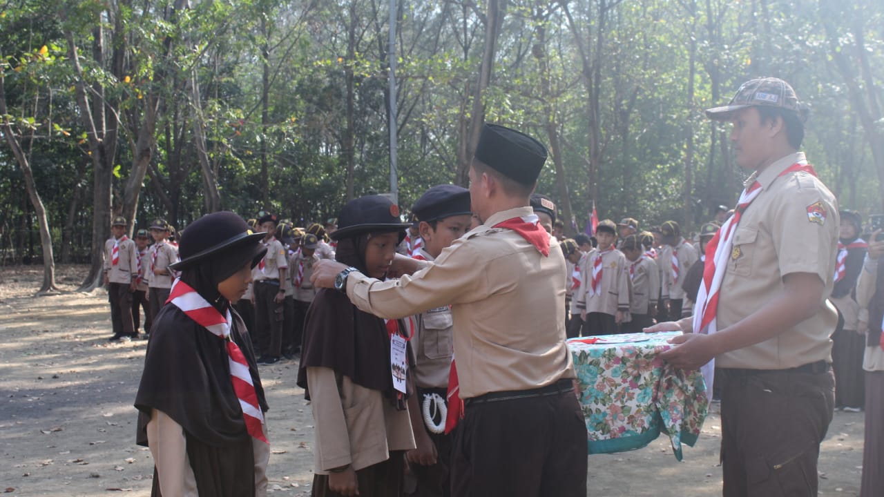 Siswa SDIT Usamah Kota Tegal mengikuti CampUs dan Pesta Siaga