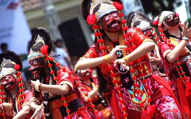 Tari Topeng, Wayang Kulit dan Sederet Budaya Kota Cirebon, Simak Berikut Ini!