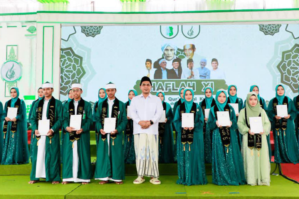Wagub Jateng Serahkan Bisarah kepada 22 Penghafal Al-Qur’an di Rembang