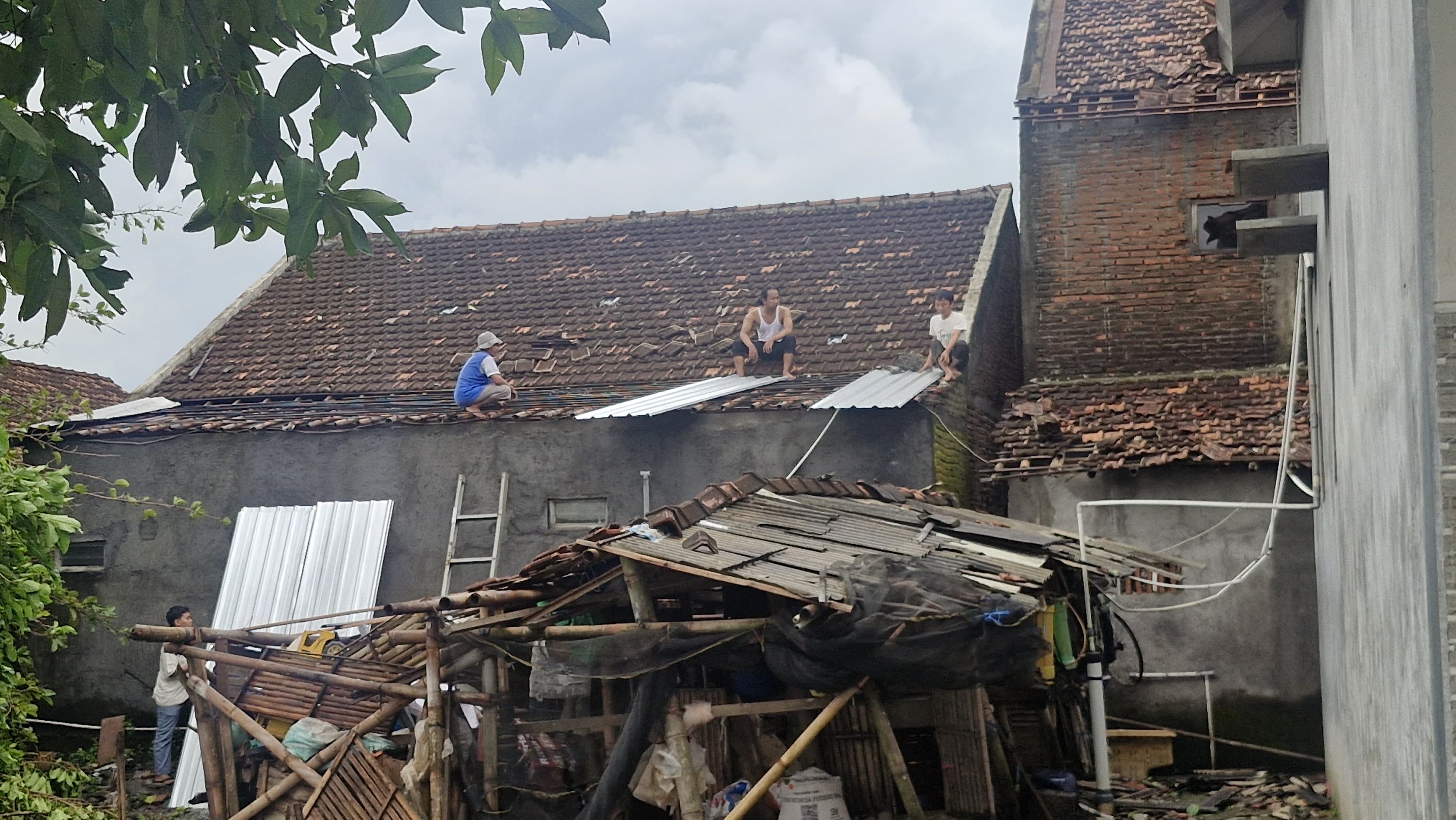 Angin Puting Beliung Menerjang Kudus, 30 Rumah Warga Rusak Parah