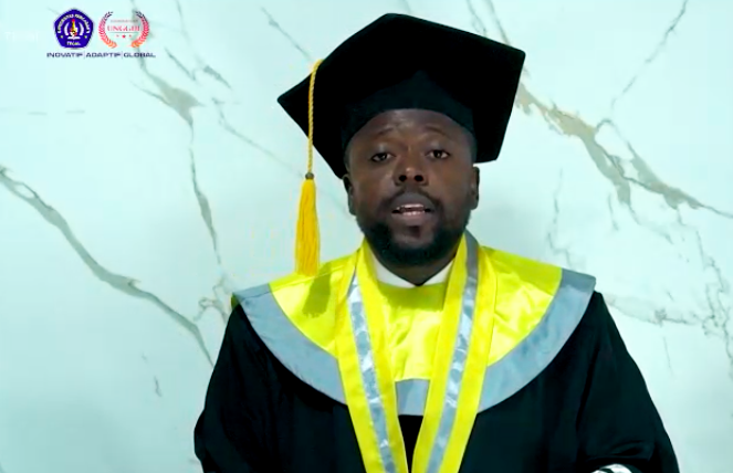 Mahasiswa Magister Manajemen UPS Tegal Asal Ghana Lulus Cumlaude