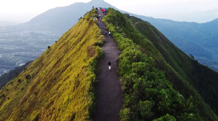 Review Gunung Andong Primadona di Magelang, Budget 50 Ribu!