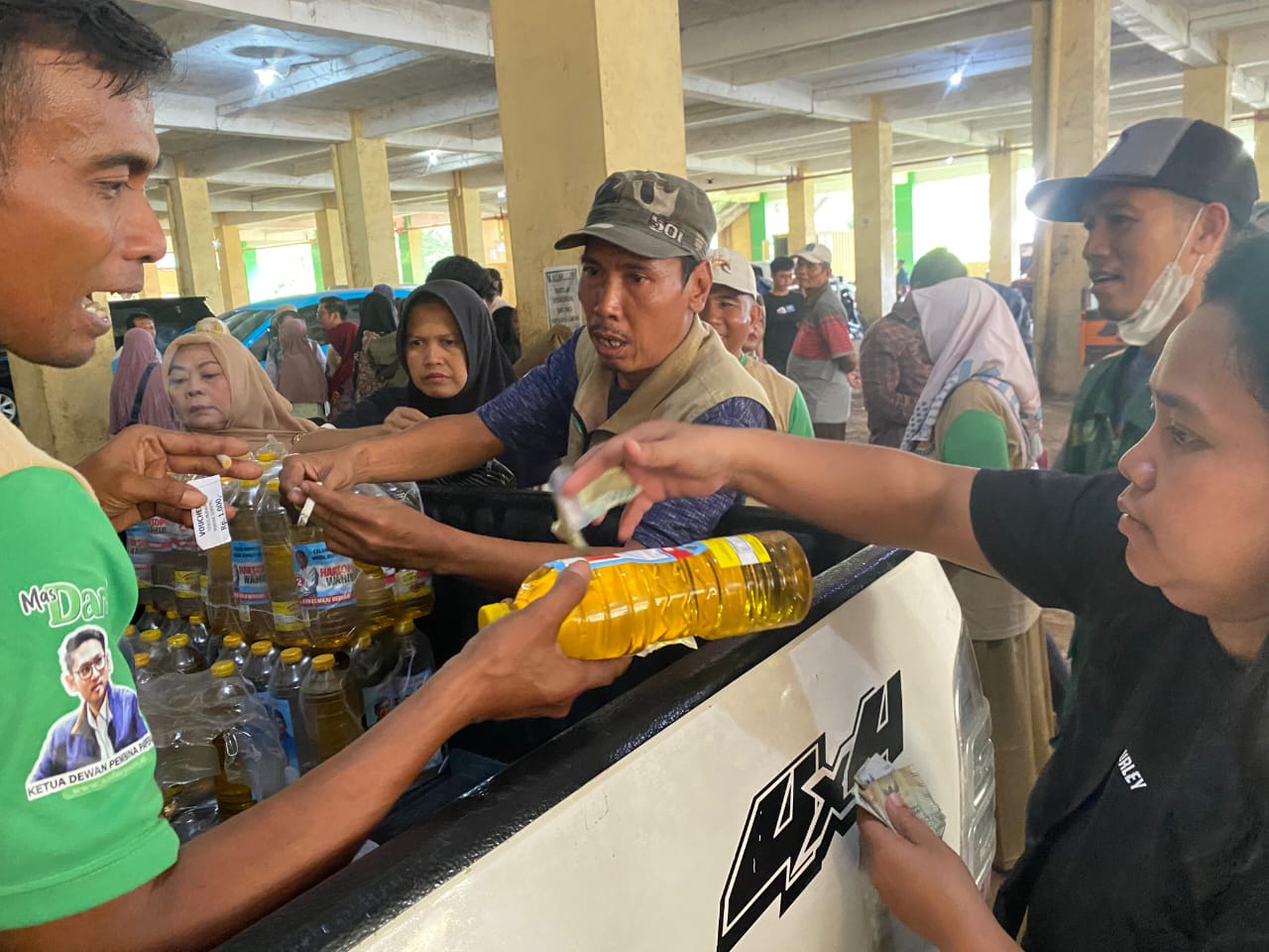 Pasar Murah Minyak Goreng Seribu Rupiah Bikin Warga Kudus Sumringah  