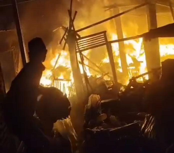 Rosok dan Kandang Ayam di Kawasan Sembir Sarirejo Salatiga Terbakar, 40 Ayam Terpanggang 