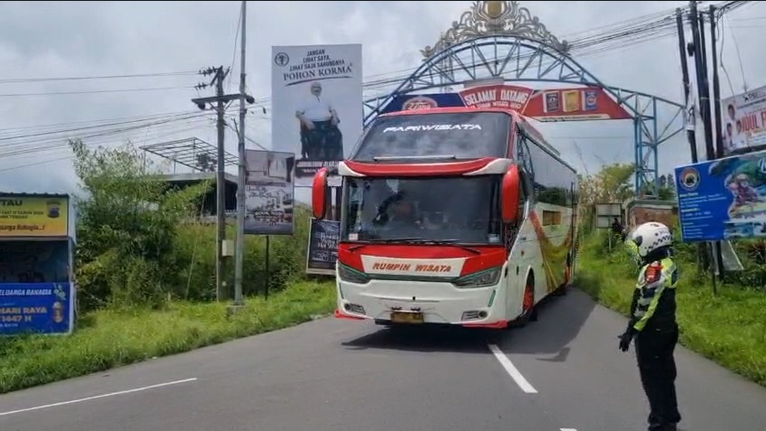 Polres Tegal Alihkan Bus Besar Jalur Guci, Antisipasi Risiko  Jalur Clirit 