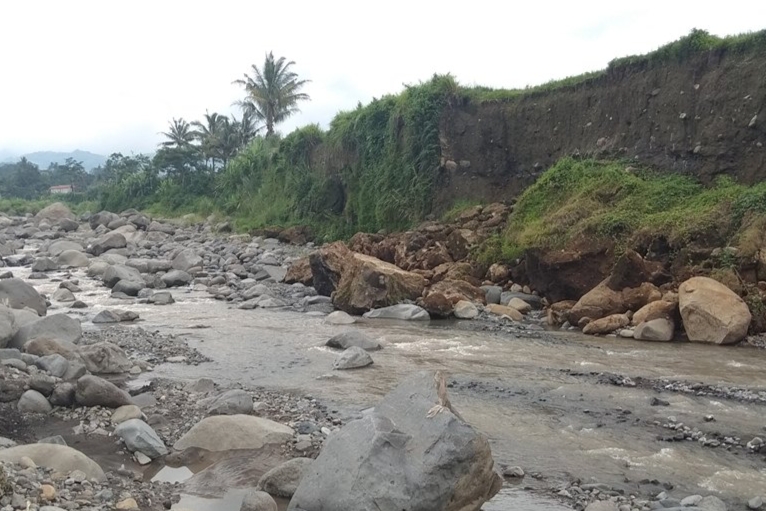 Kritis, Tebing Sungai Pedes di Kecamatan Tonjong Brebes Makin Ancam Lahan Pertanian