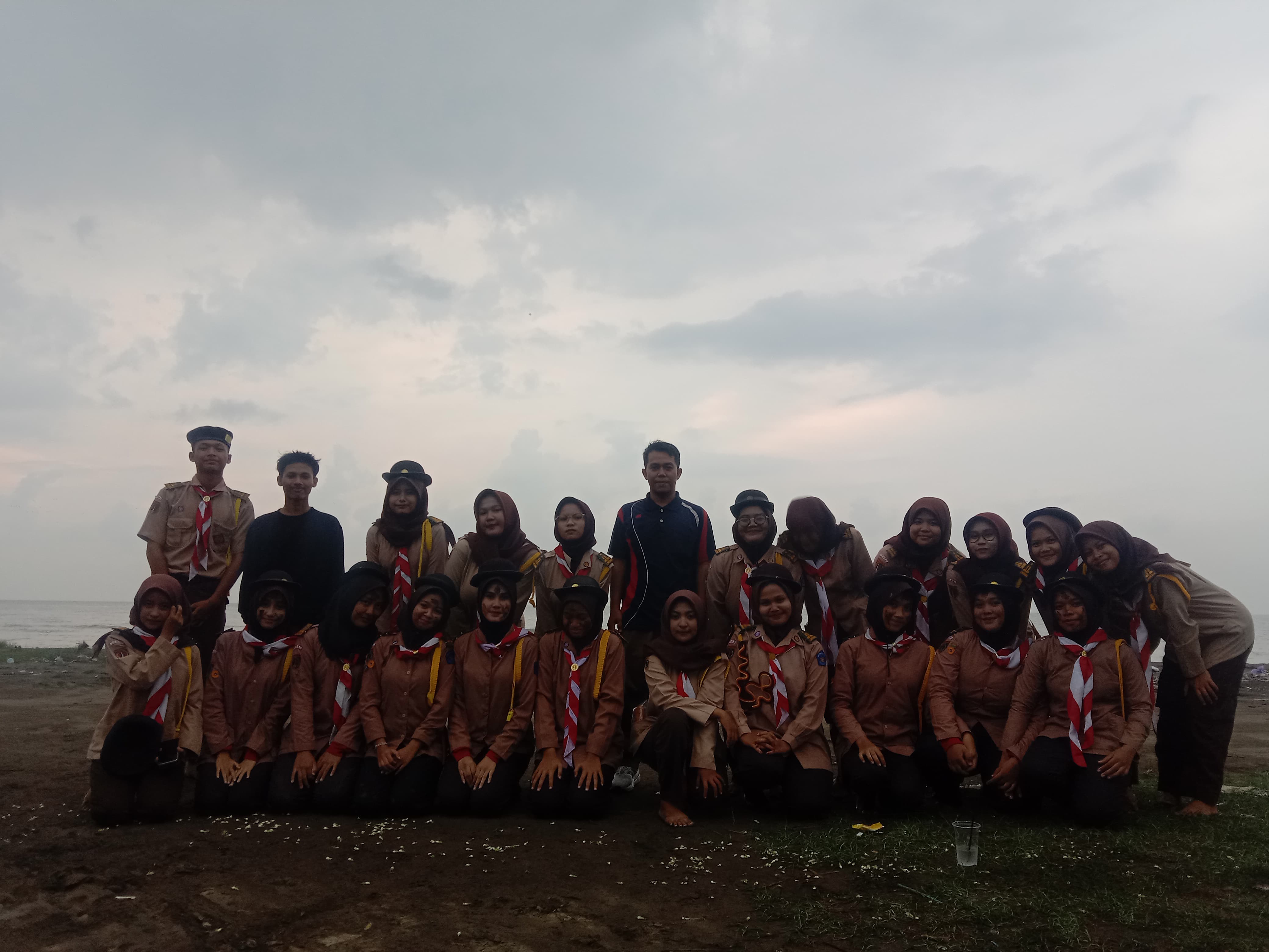 Pramuka SMK Insan Mulia Kramat Kabupaten Tegal Gelar Ujian TKK di Pantai Larangan