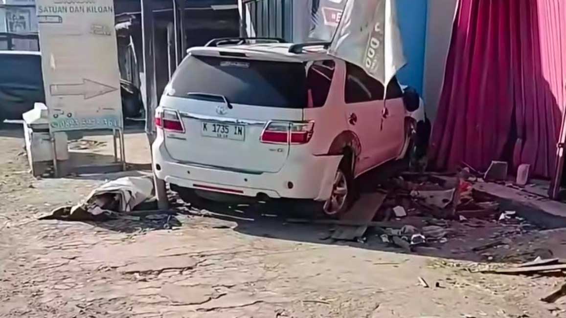 Kronologi Tabrakan Beruntun di Tegowanu Grobogan: Libatkan 3 Mobil hingga Seruduk Ruko