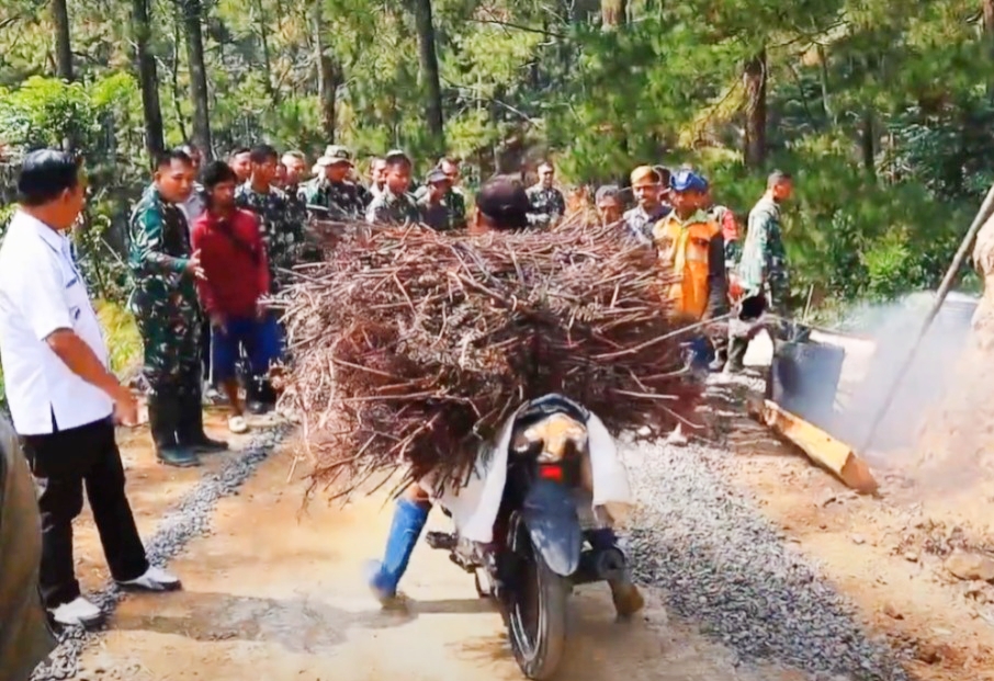 Warga Mulai Manfaatkan Jalan Baru Program TMMD ke-122 Kodim Pemalang