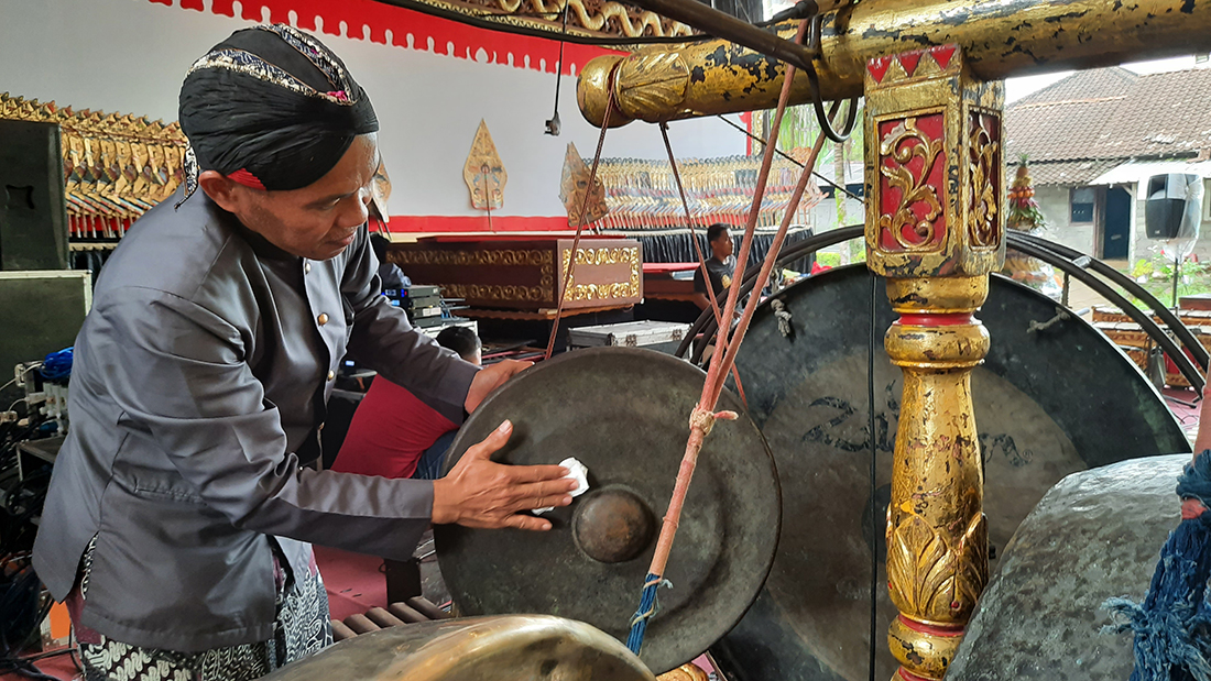 Nguri Budaya Dusun Manggung-Limbangan, Kirab Budaya Pertemukan Gong Kyai Jenggot dan Gong Dalang Wayang Kulit