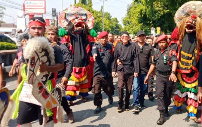 Jaran Ebek Ramaikan Penyerahan Formulir Pendaftaran Bakal Calon Bupati Pemalang 