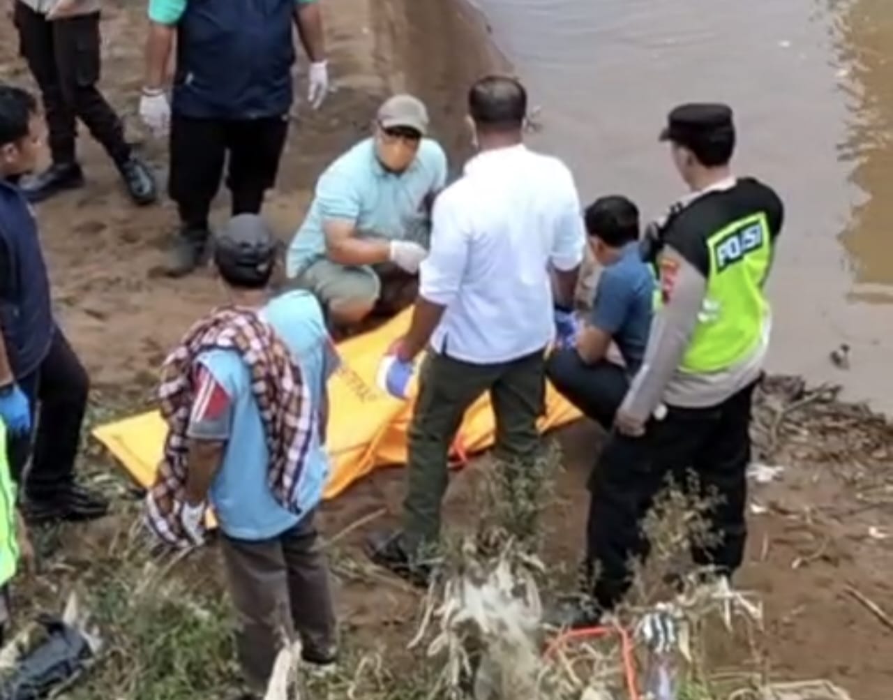 Mayat Mengapung Gegerkan Warga di Bendungan Lor Damarsari Batang