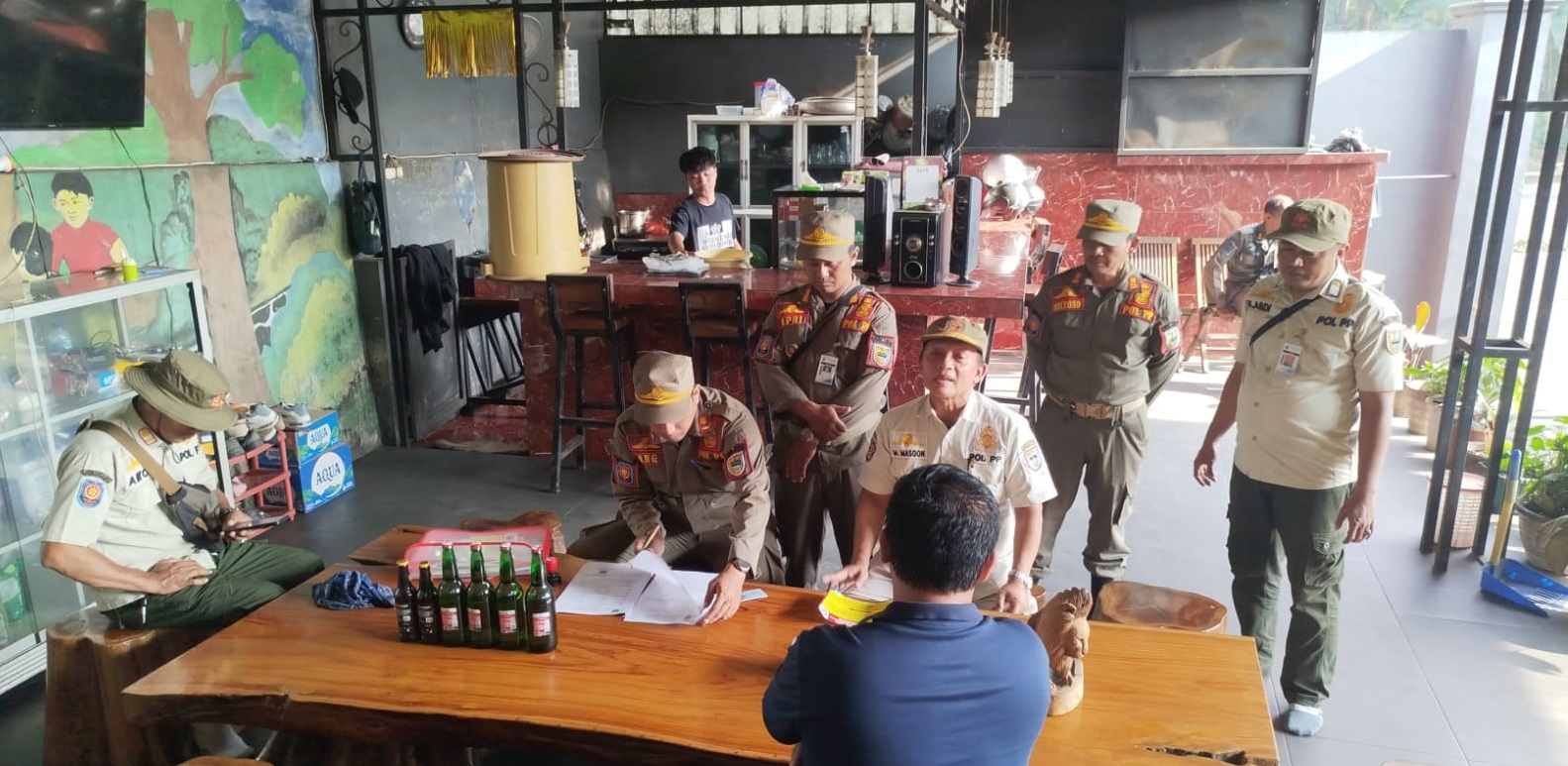 Satpol PP Batang Gerebek Hotel Mesum dan Kafe Jual Miras, Temukan Pasangan 'Short Time'