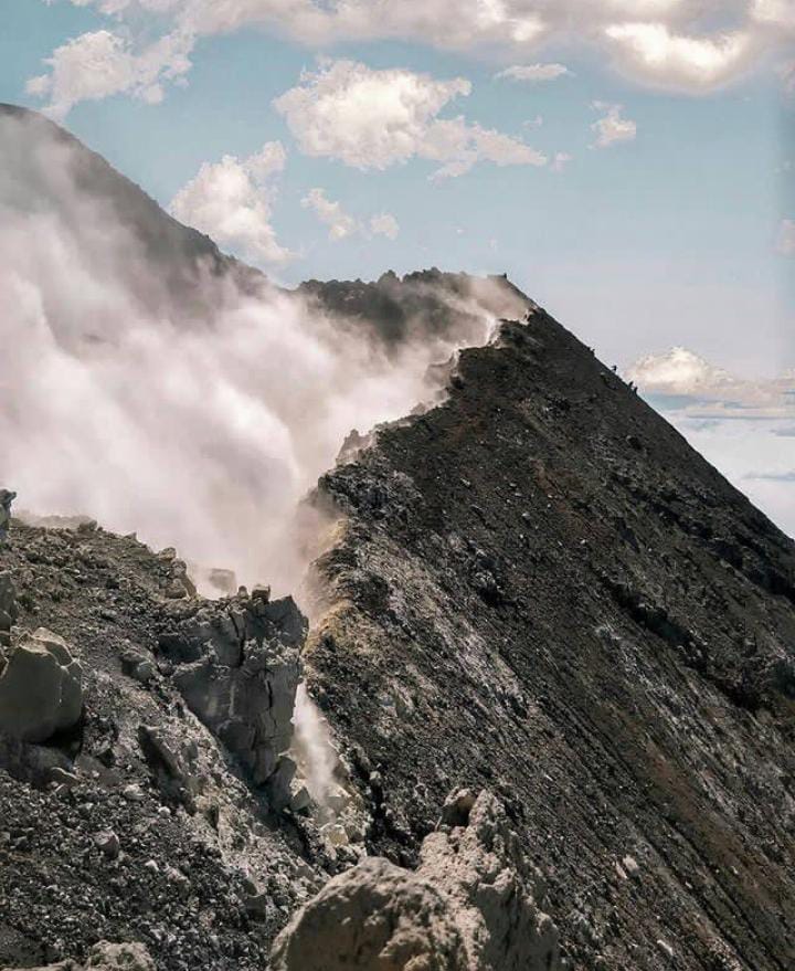 Status Gunung Slamet Naik Ke Level II (Waspada), Warga di Himbau Menjauh dari Radius 2 Kilometer