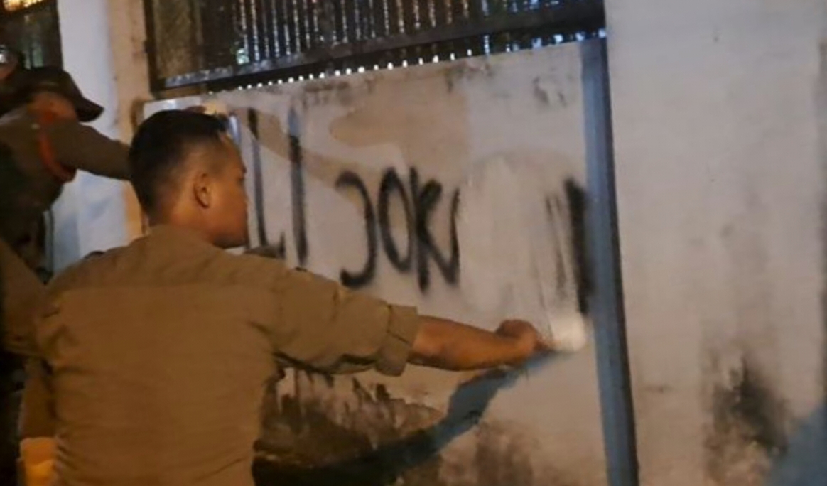 Vandalisme 'Adili Jokowi' Muncul di Solo, Jokowi Anggap Hanya Ekspresi 