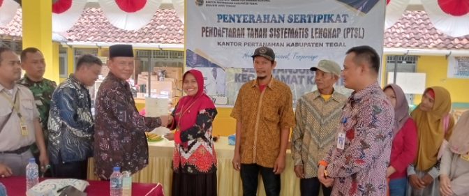 Pemdes Tanjungharja Kabupaten Tegal Bagi 361 Sertifikat PTSL Tahun 2025