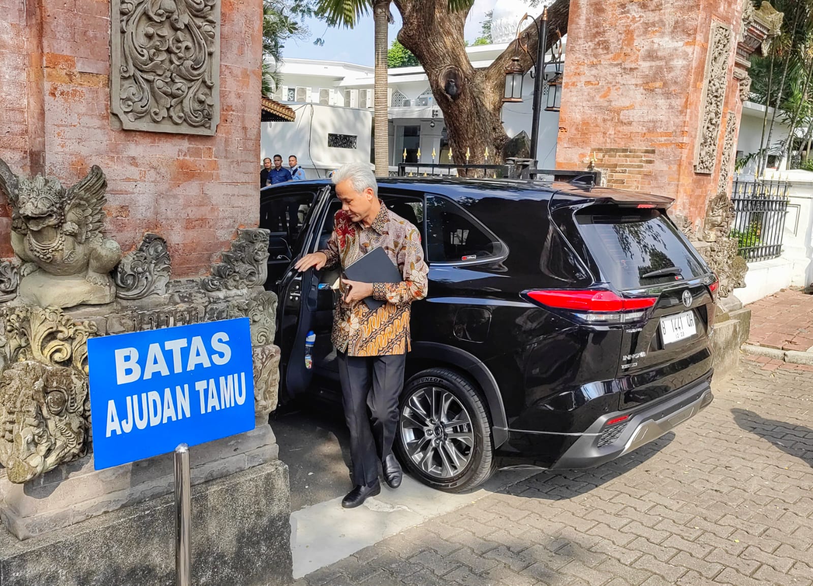 Ganjar Mendadak Diundang Jokowi ke Istana, Ada Apa?