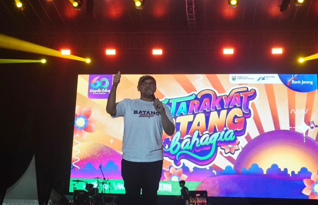 Ribuan Warga Tumpah Ruah, Konser NDX AKA Warnai Malam Batang Bahagia