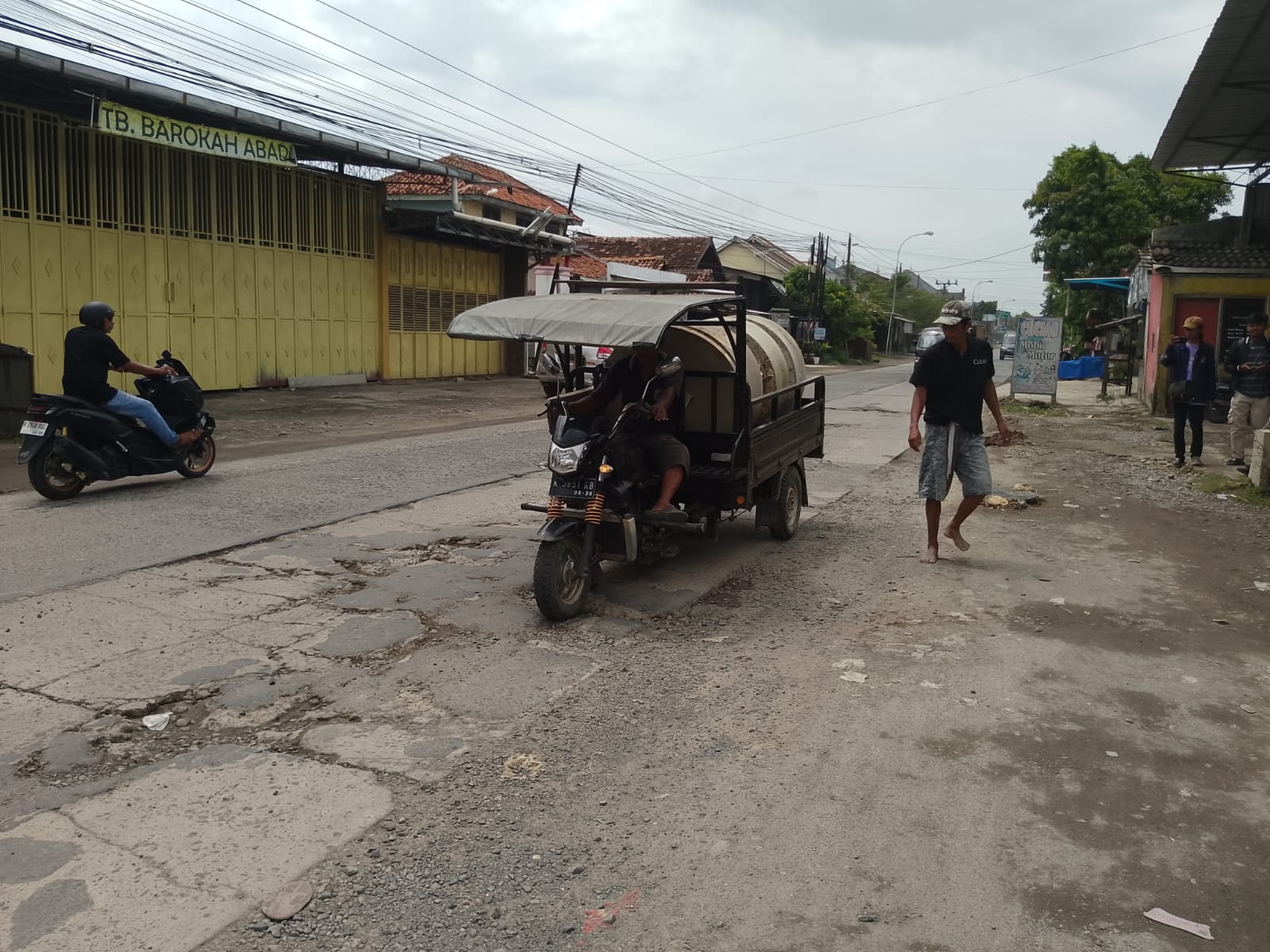 Dilintasi Ketua DPRD Tiap Hari, Jalan Kudus-Purwodadi Rusak Dikeluhkan Warga