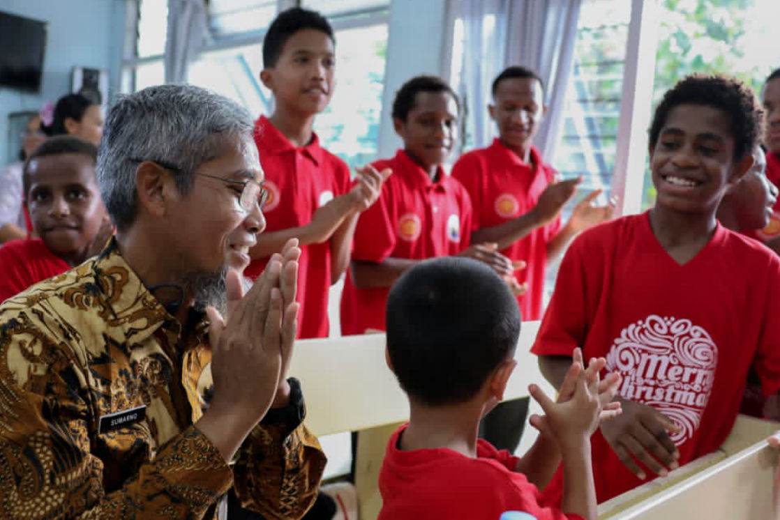 Natal 2025, Sekda Jateng Kunjungi Panti Asuhan di Semarang dan Ajak Anak Berani Bermimpi