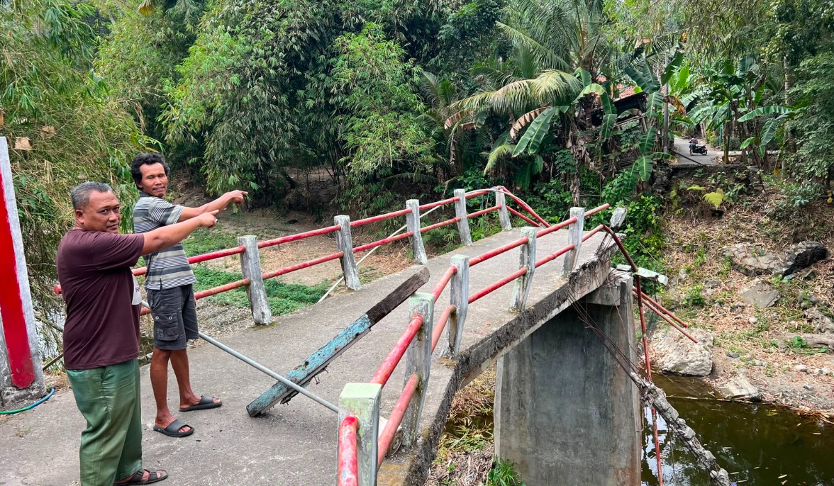 Hampir 2 Tahun Putus, Jembatan Kalongbali Kebumen Bikin Warga Terisolir