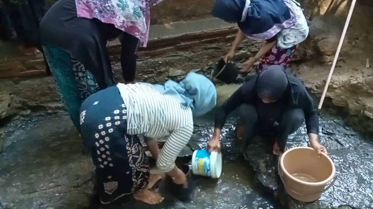 Kasihan! Untuk Mendapatkan Air Bersih, Warga Jatinegara Kabupaten Tegal Menunggu hingga 3 Hari 
